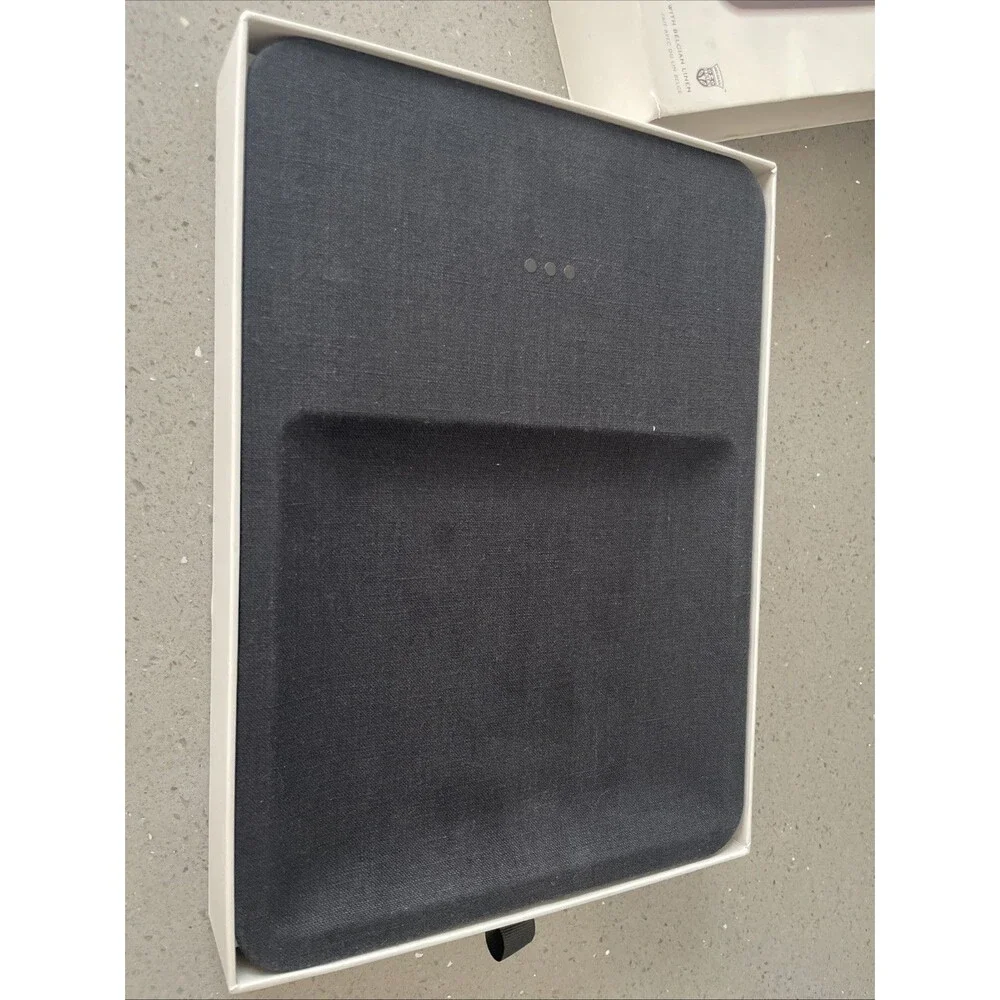 READ Courant Catch:3 Essentials Belgian Linen Wireless Charger & Valet Tray